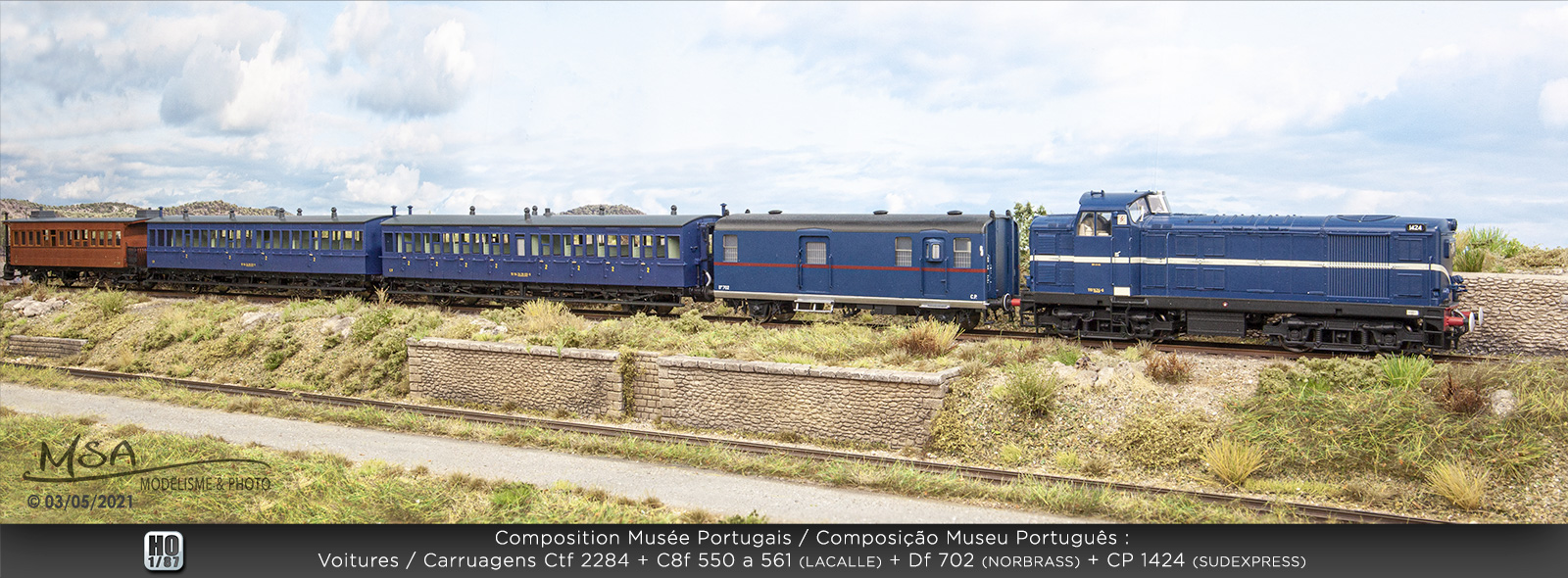 … mais mon ami David Nobre préfère cette composition spéciale avec une locomotive CP 1424 “Martelo” entrée en service en 1969 donc plus moderne … seulement pour lui faire plaisir !