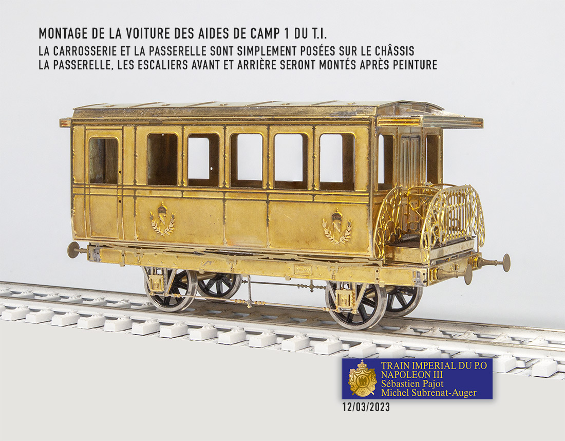 Montage définitif pour la voiture des Aides de Camp n°1. <br />
Les détails extérieurs ne seront montés qu'après mise en peinture pour conserver leur aspect bronze doré.